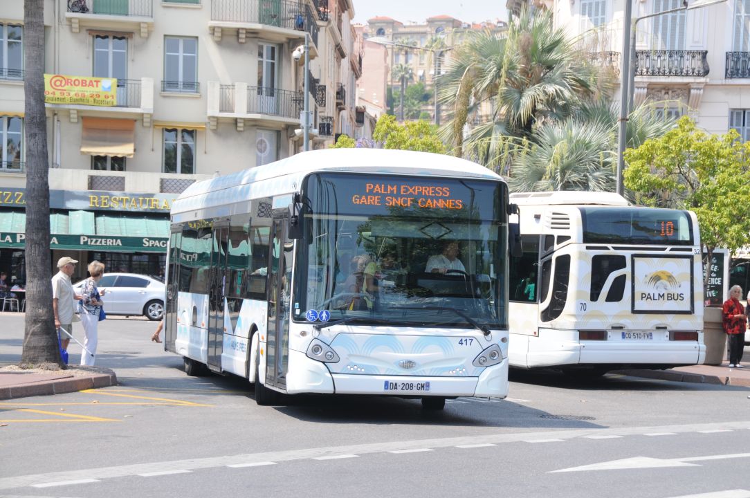Bus 417 sur la ligne Palm Express HDV Cannes 15/06/17