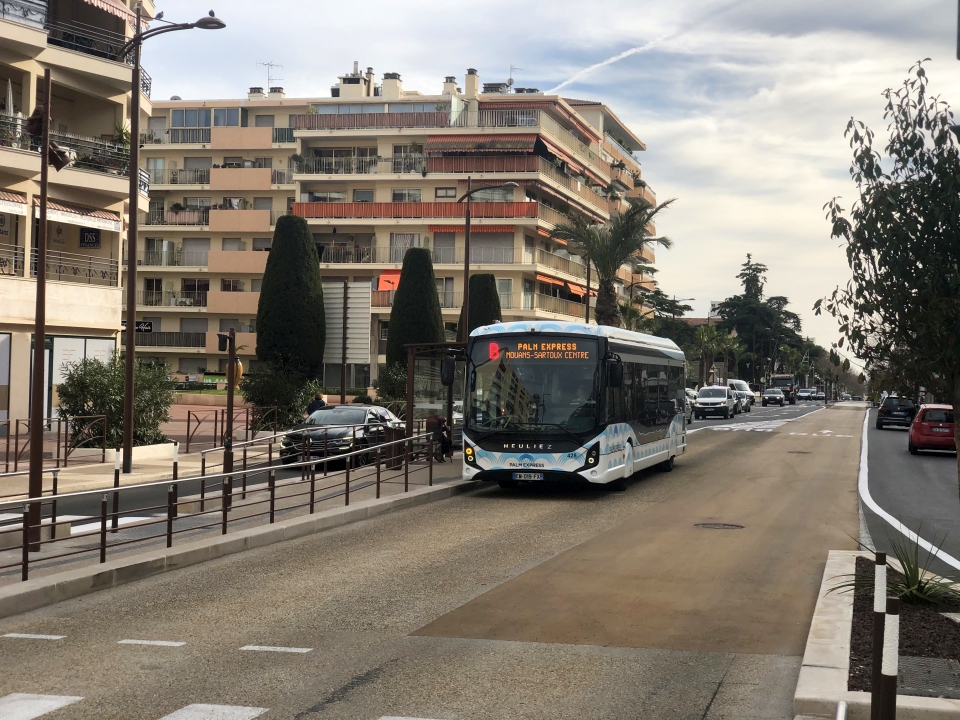 Palm Bus 428 Paul Doumer