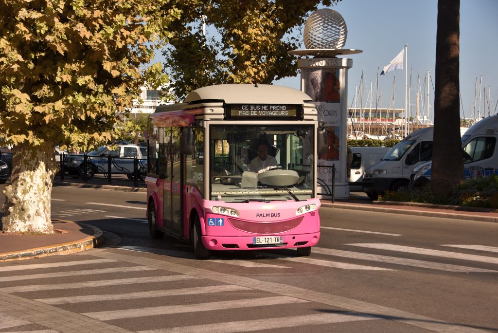 Palm Bus 700 Cannes