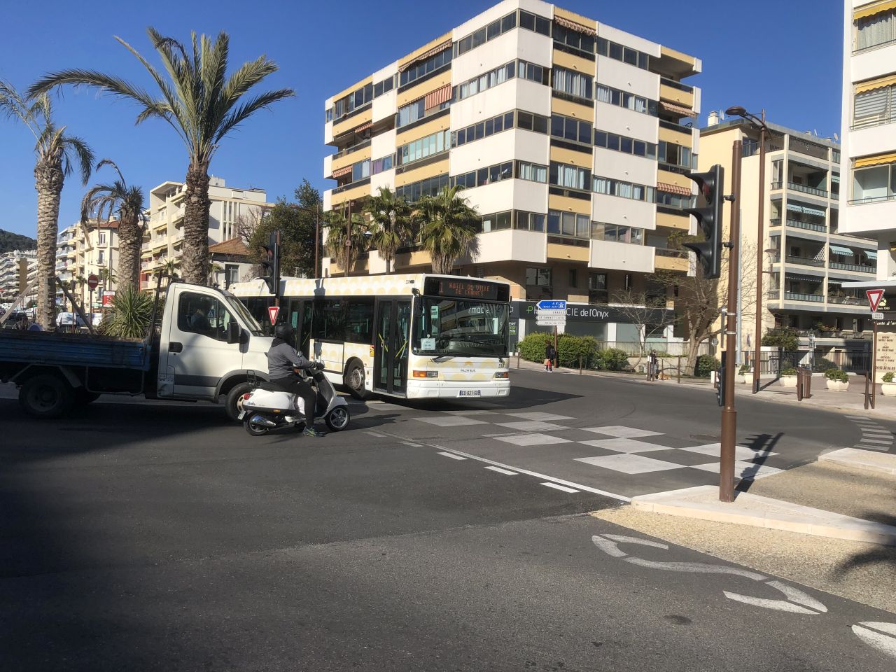 Palm Bus Gx317 n°330 rond pond point Paul Doumer 22-03-2021
