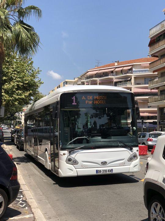 Palm Bus 410, sur un 1, arrêt Paul Doumer